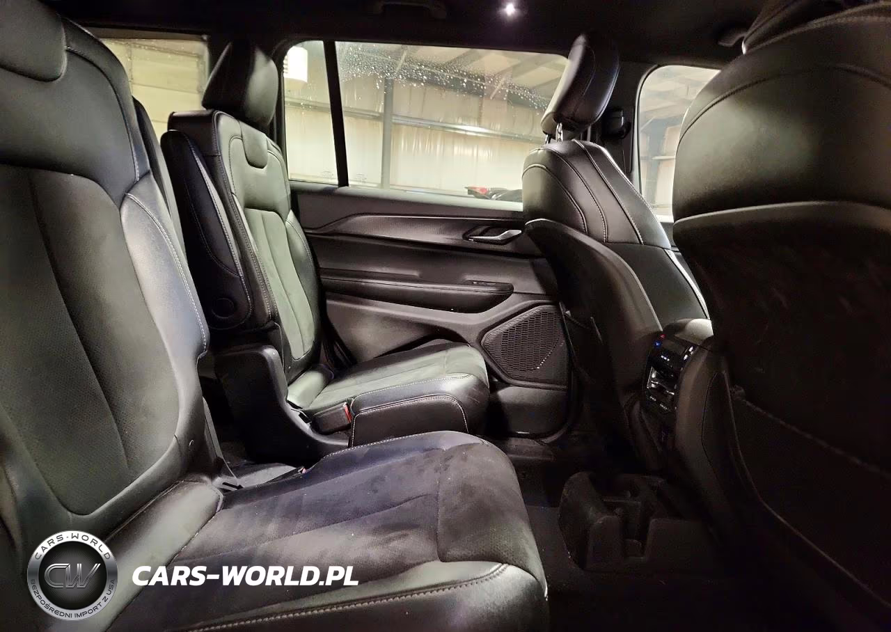 2024 Jeep Grand Cherokee L Laredo VIN:1C4RJKAG8R8609718 - 11