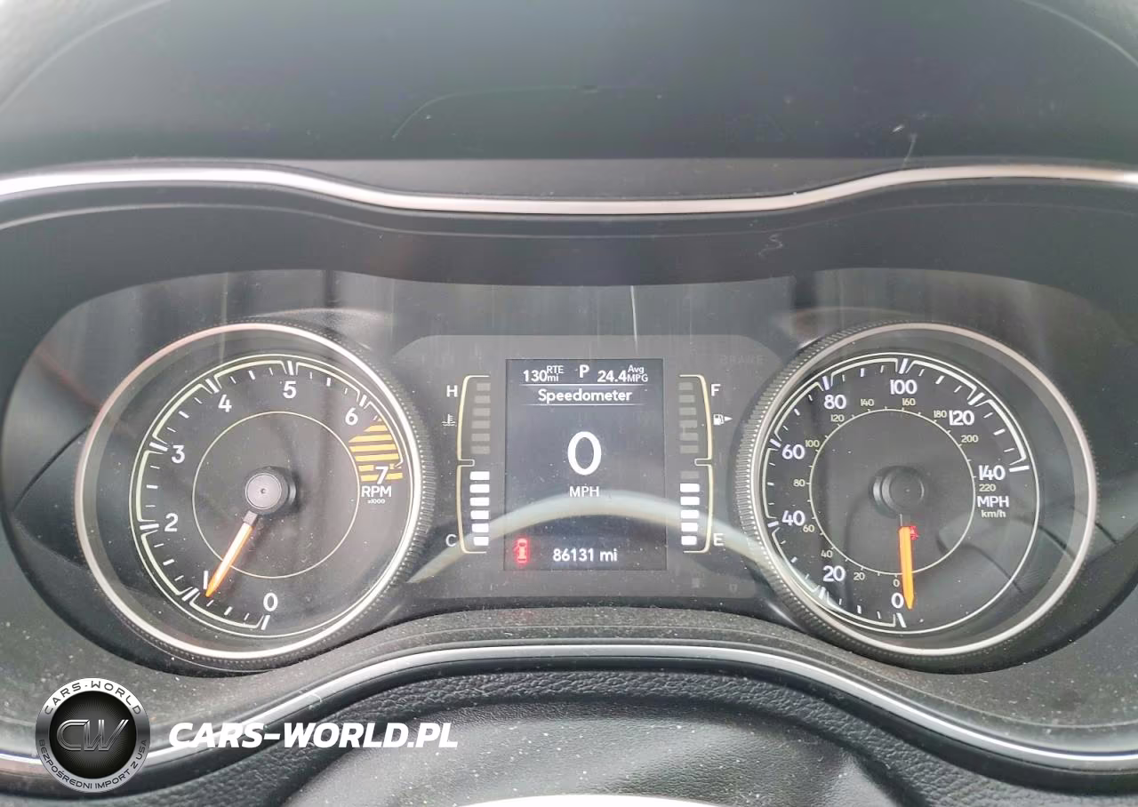 2019 Jeep Cherokee Latitude Plus VIN:1C4PJMLB8KD323496 - 9