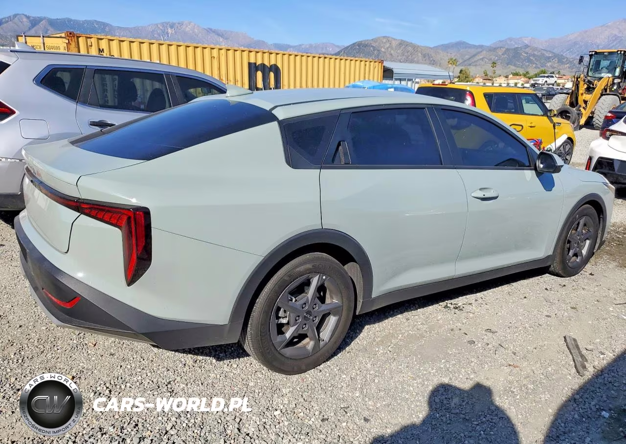 2025 Kia K4 Lxs VIN:3KPFT4DE6SE145908 - 3