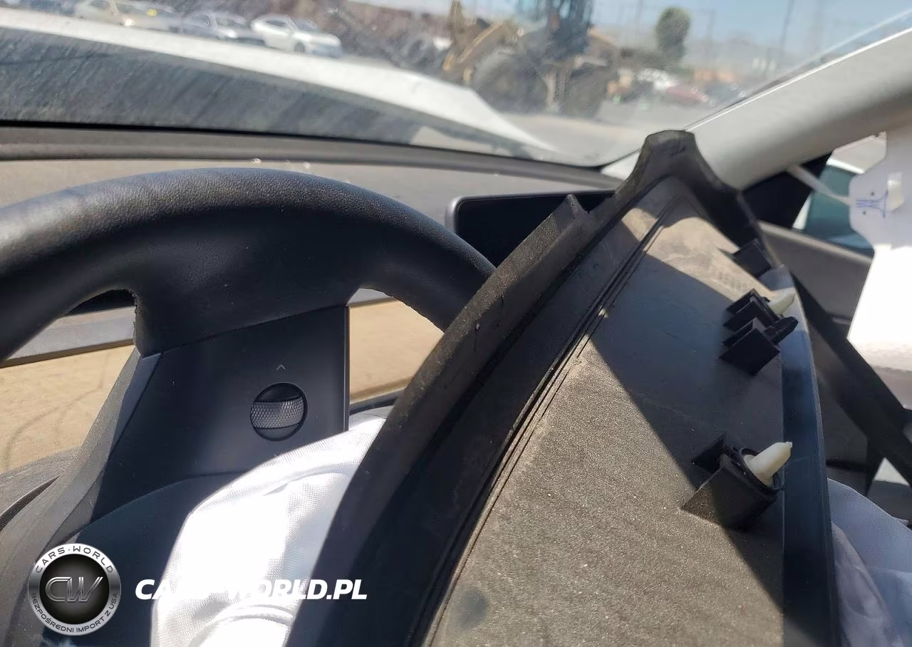 2022 Tesla Model Y VIN:7SAYGDEE8NF341166 - 9