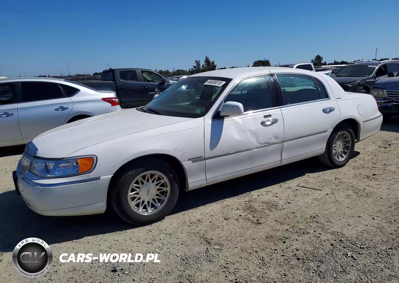 1999 Lincoln Town Car Signature