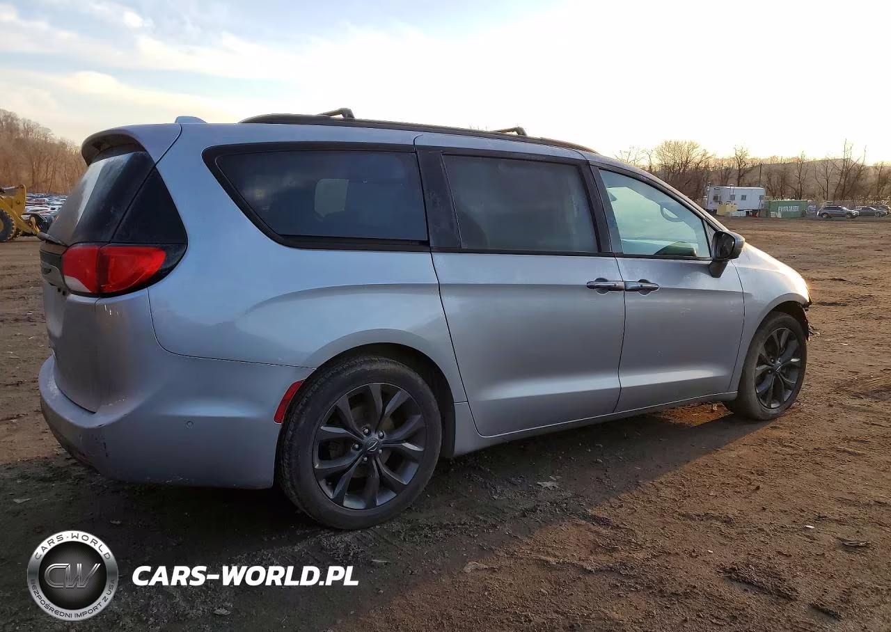 2020 Chrysler Pacifica Touring L VIN:2C4RC1BG4LR173450 - 3
