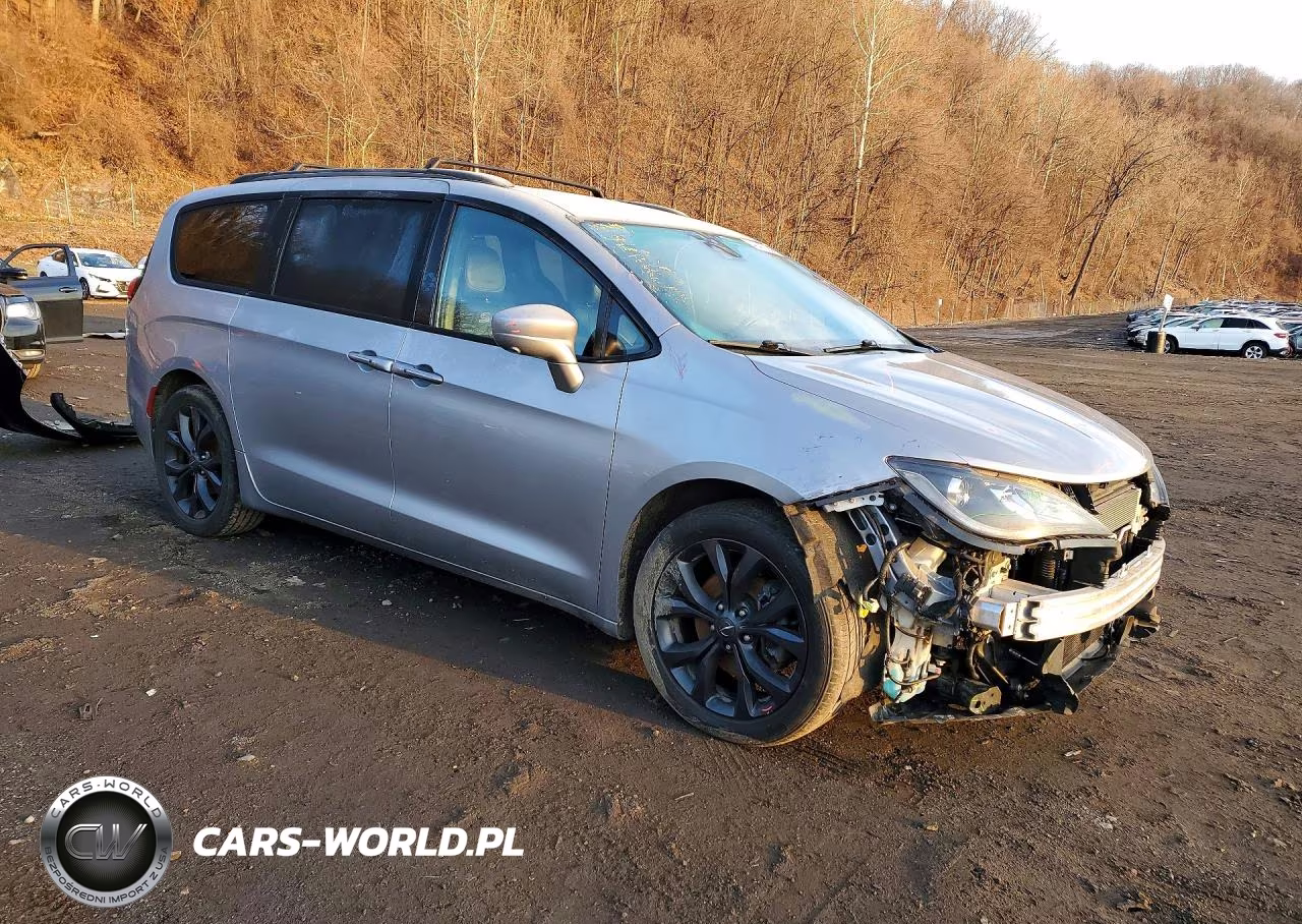 2020 Chrysler Pacifica Touring L VIN:2C4RC1BG4LR173450 - 4