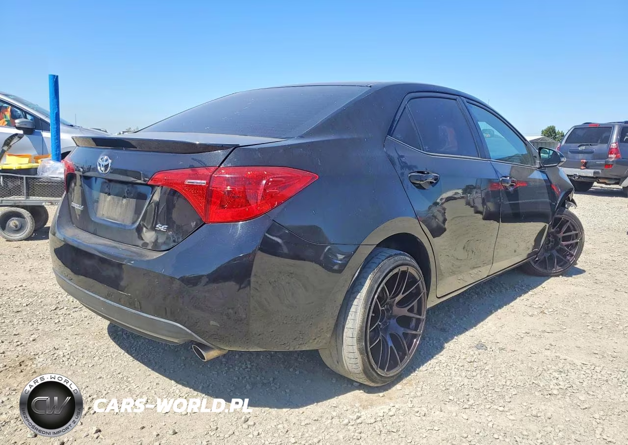 2017 Toyota Corolla Se VIN:5YFBURHE3HP731346 - 3