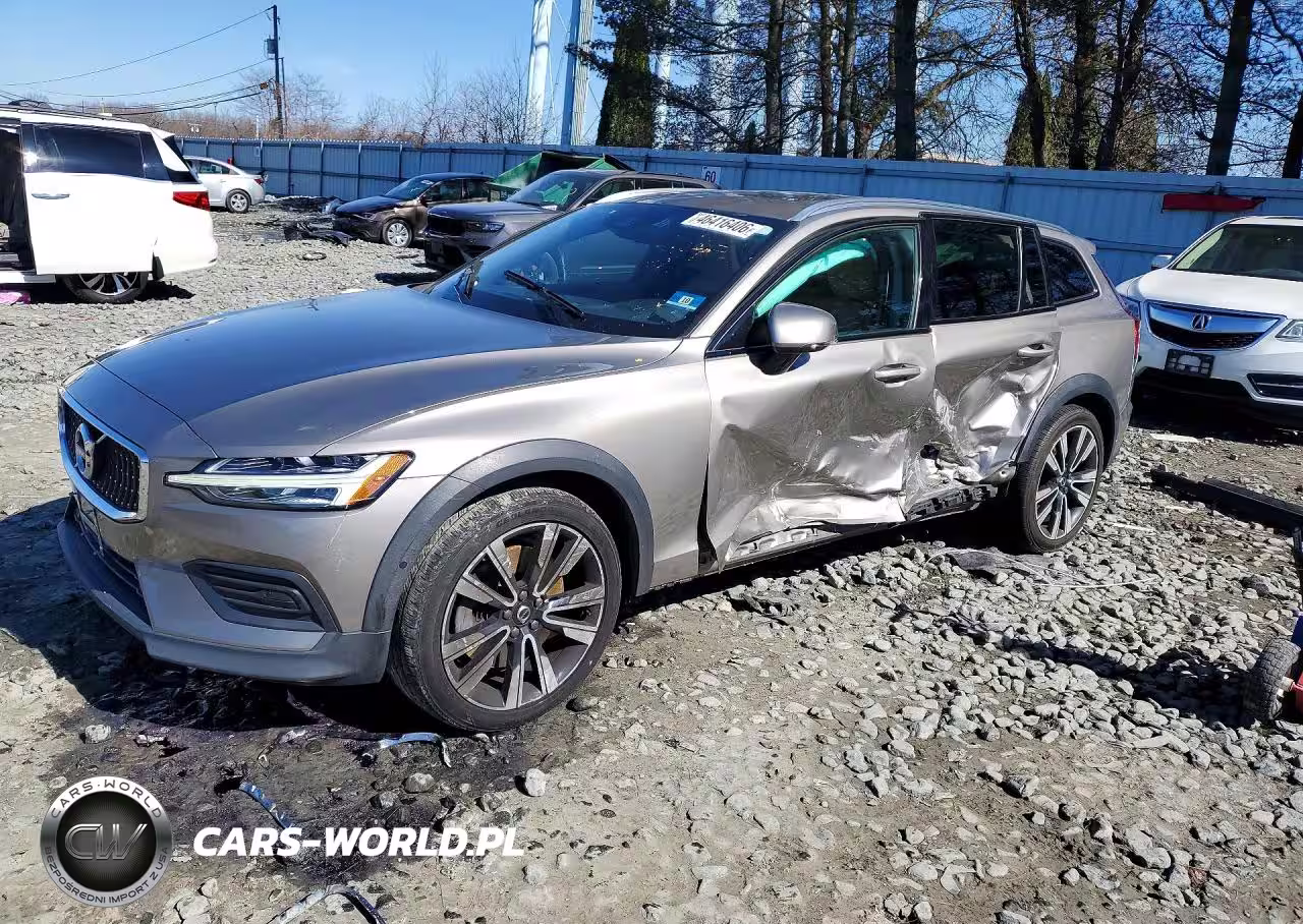 2020 Volvo V60 Cross Country T5 Momentum