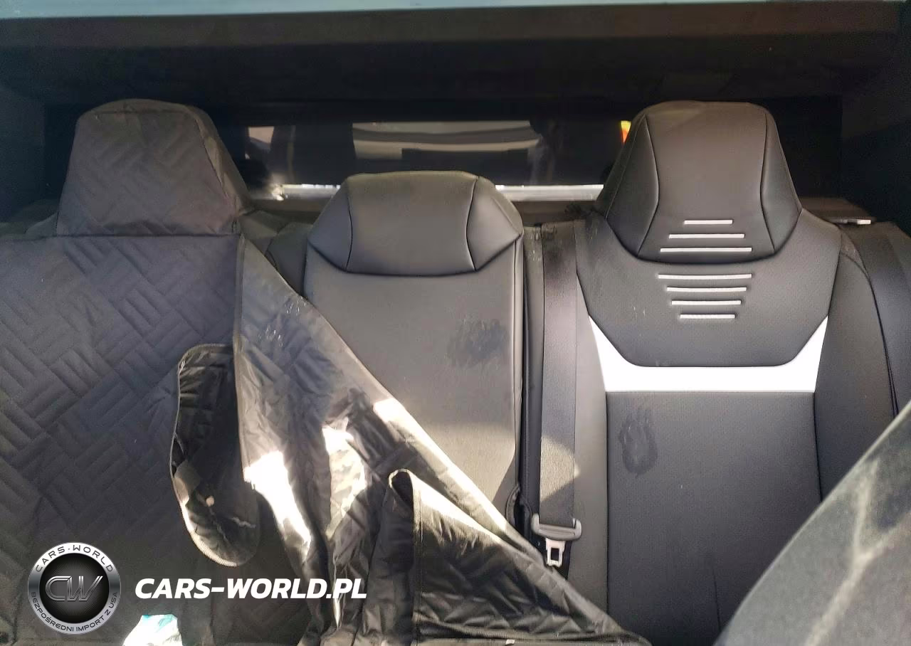 2025 Tesla Cybertruck VIN:7G2CEHED3SA075055 - 10