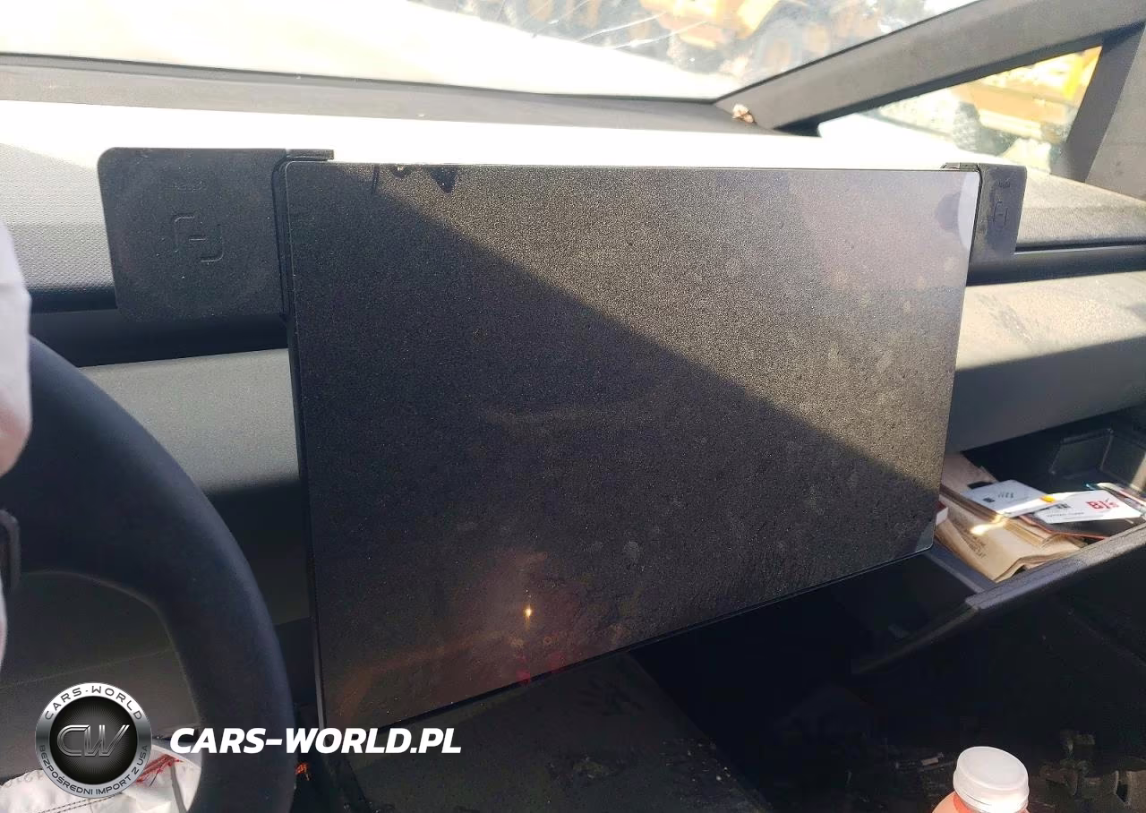 2025 Tesla Cybertruck VIN:7G2CEHED3SA075055 - 9