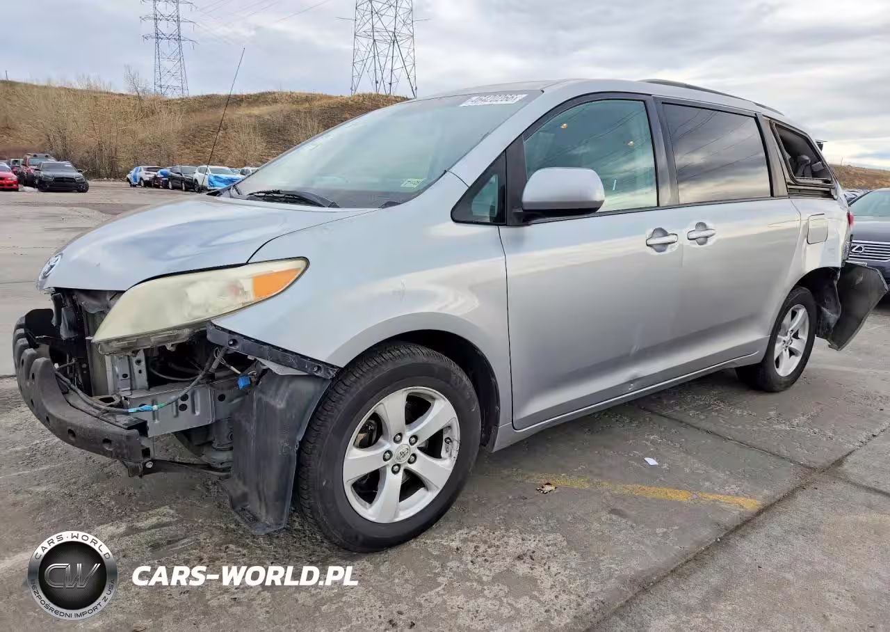 2011 Toyota Sienna Le 8-Passenger