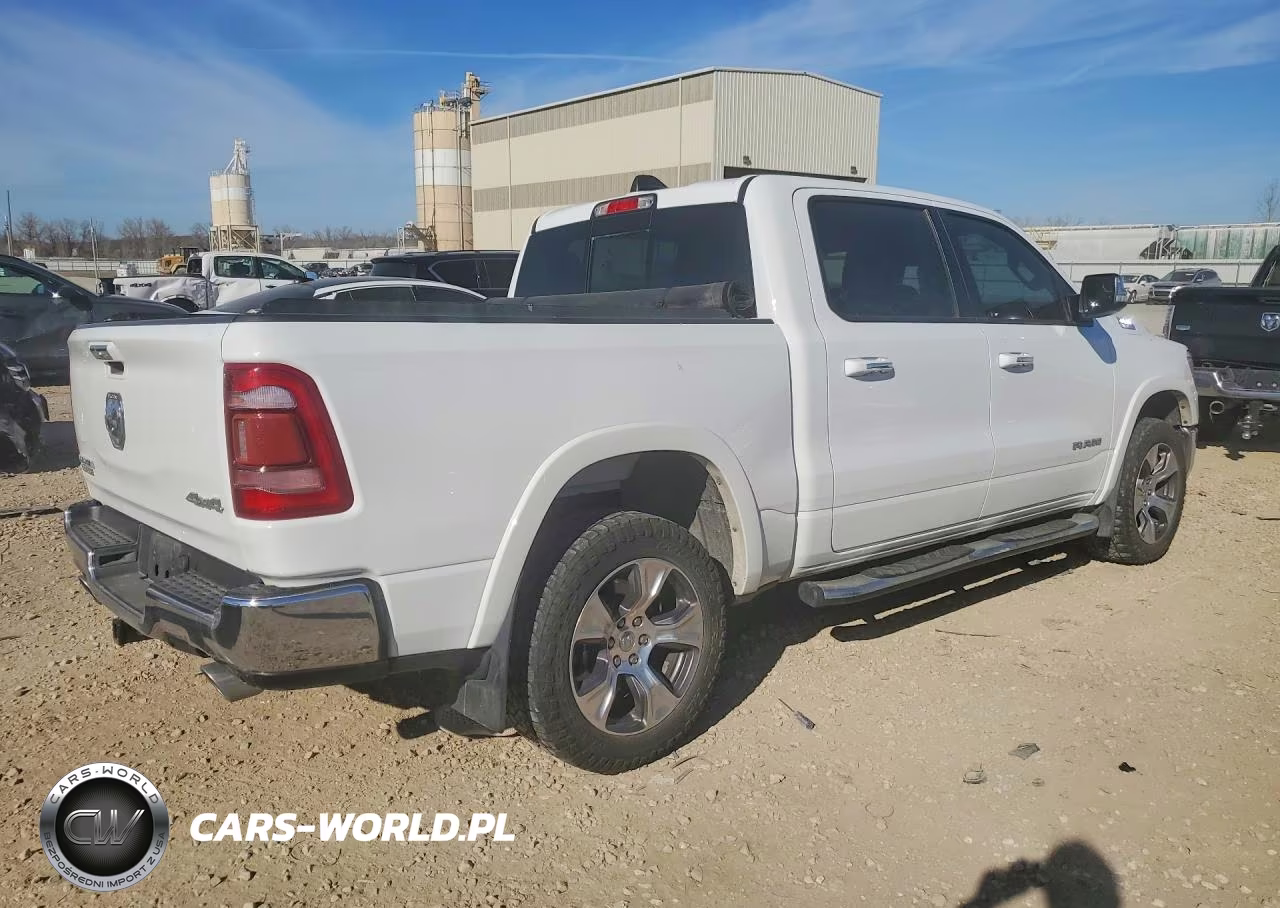 2020 Ram 1500 Laramie VIN:1C6SRFJM6LN250439 - 3