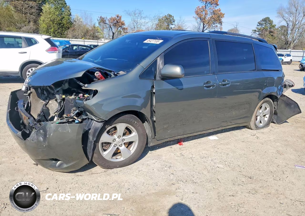 2012 Toyota Sienna Le 8-Passenger
