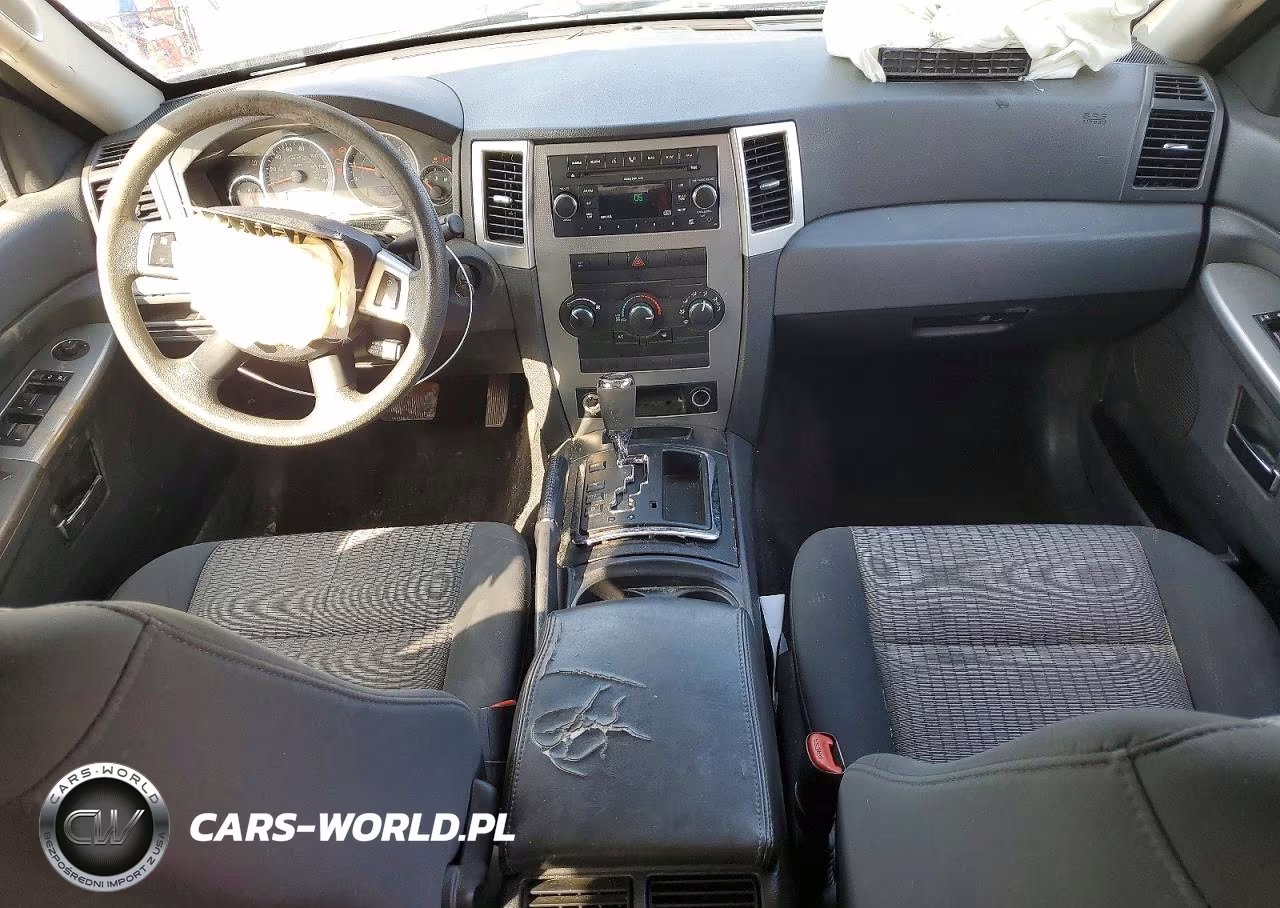 2010 Jeep Grand Cherokee Laredo VIN:1J4PR4GK8AC105270 - 8