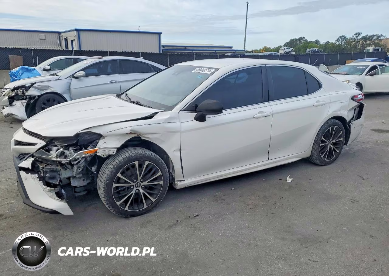 2018 Toyota Camry Le – zdjęcie 1 z 12