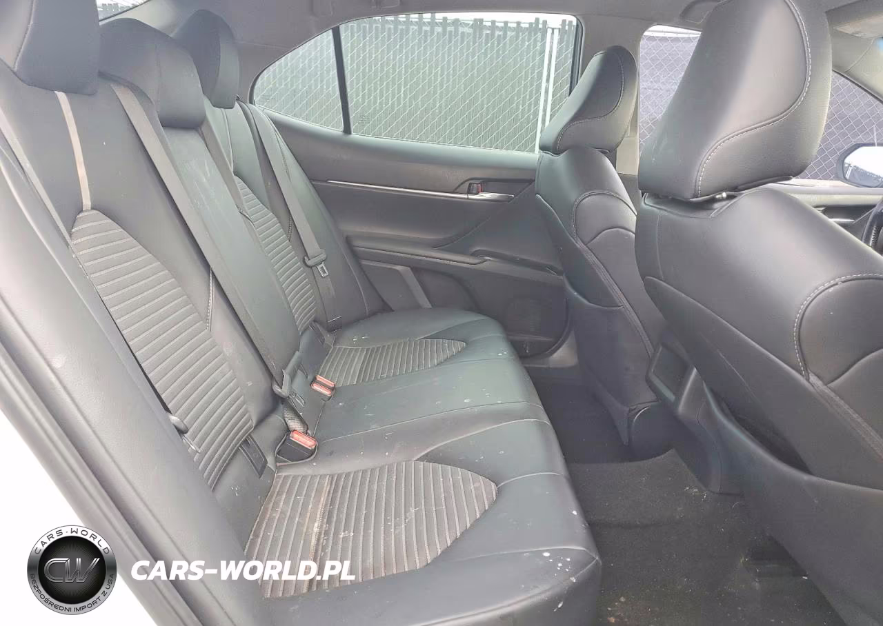 2018 Toyota Camry Le VIN:4T1B11HK0JU569891 - 10