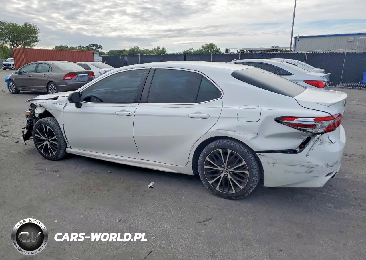 2018 Toyota Camry Le VIN:4T1B11HK0JU569891 - 2
