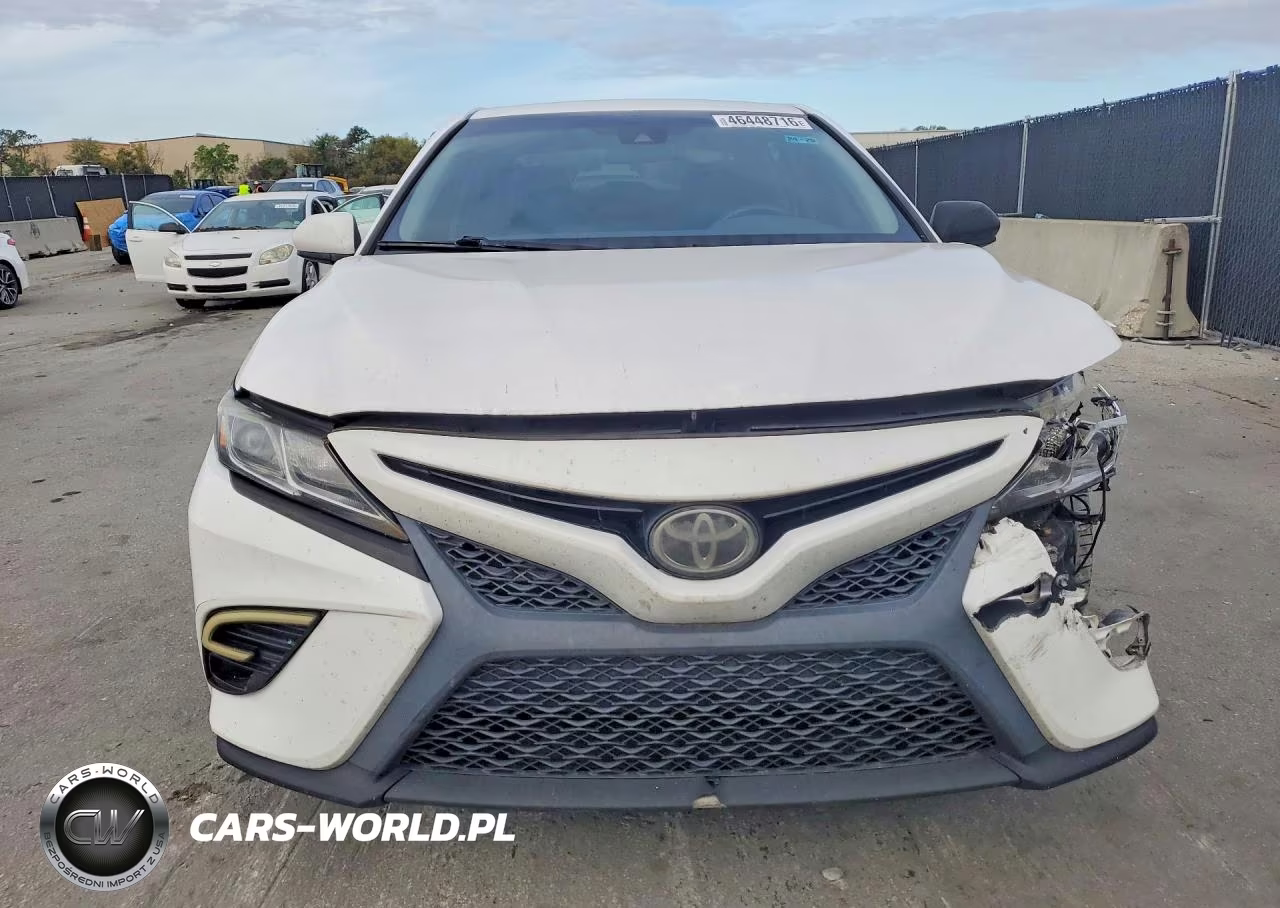 2018 Toyota Camry Le VIN:4T1B11HK0JU569891 - 5