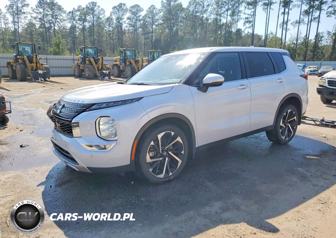 2023 Mitsubishi Outlander Se