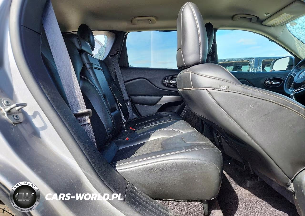 2019 Jeep Cherokee Latitude Plus VIN:1C4PJLLB8KD221738 - 11
