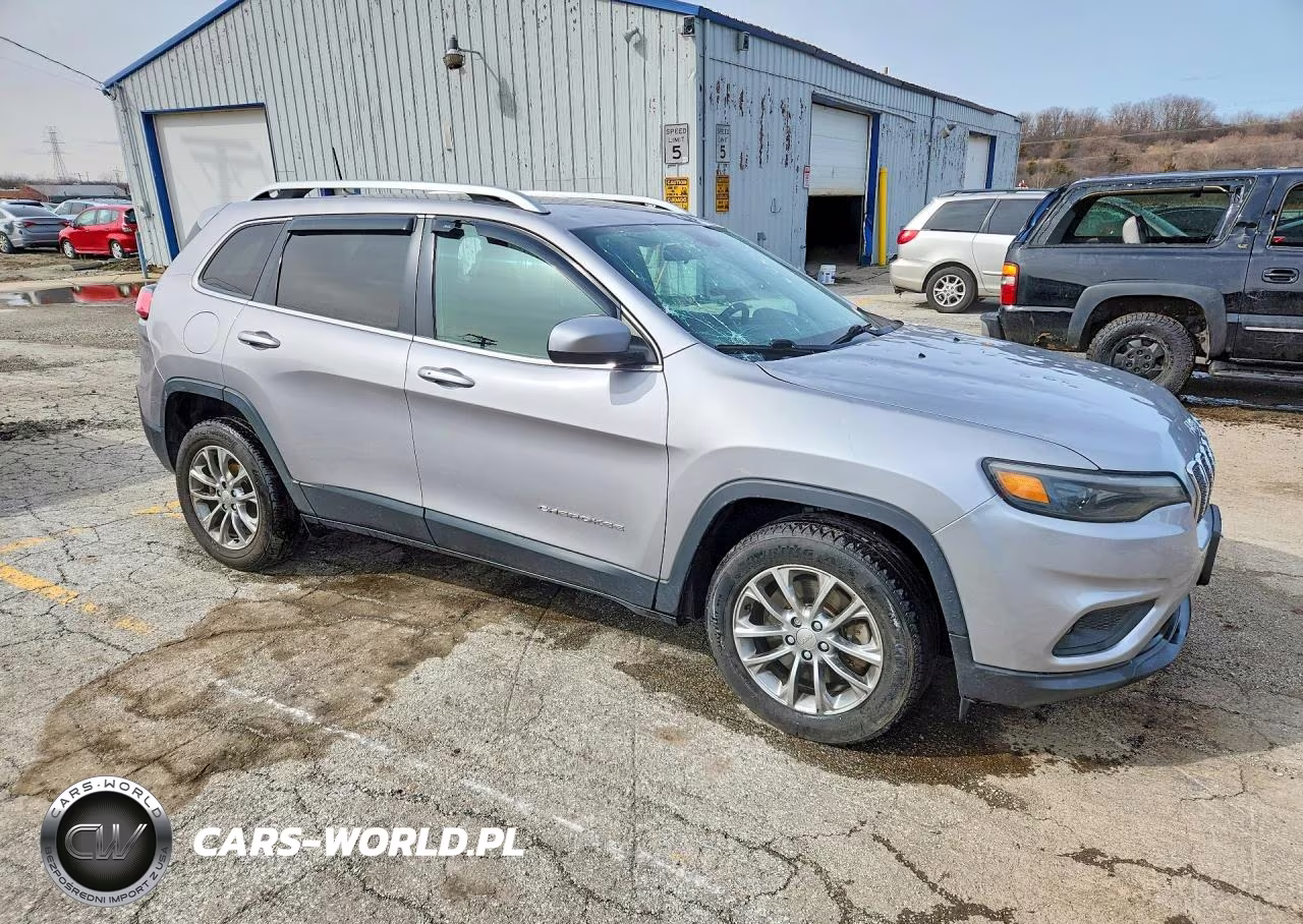 2019 Jeep Cherokee Latitude Plus VIN:1C4PJLLB8KD221738 - 4