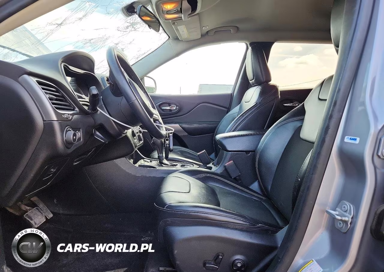 2019 Jeep Cherokee Latitude Plus VIN:1C4PJLLB8KD221738 - 7