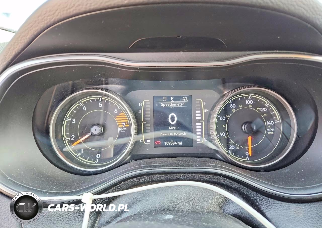 2019 Jeep Cherokee Latitude Plus VIN:1C4PJLLB8KD221738 - 9