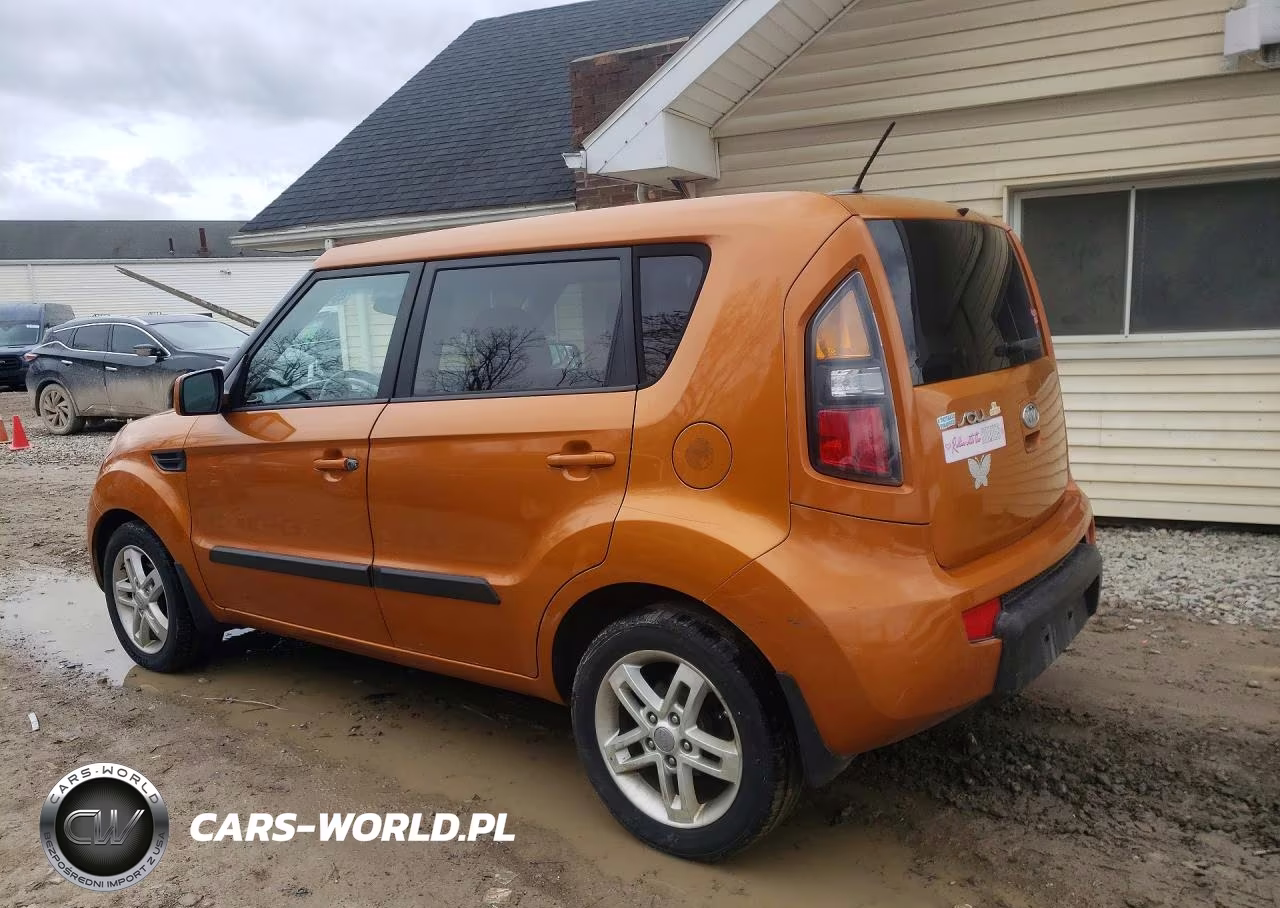 2011 Kia Soul + VIN:KNDJT2A28B7228586 - 2