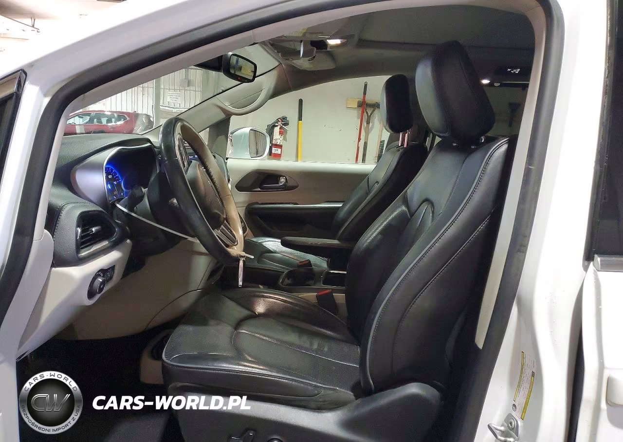 2019 Chrysler Pacifica Limited VIN:2C4RC1GG1KR730337 - 7