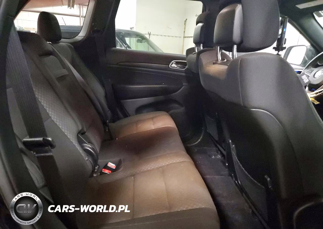 2018 Jeep Grand Cherokee Laredo VIN:1C4RJFAG2JC276795 - 11
