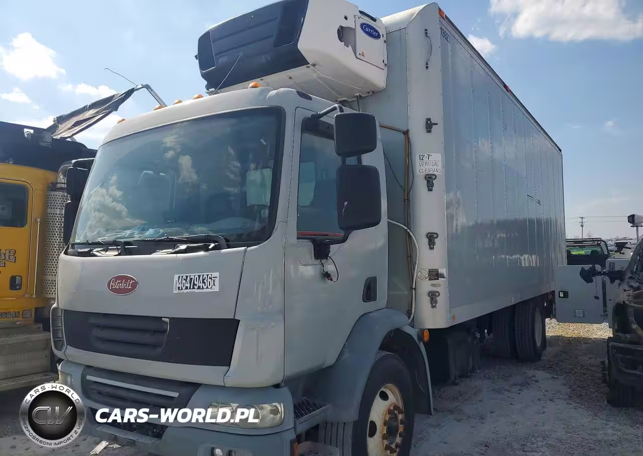 2014 Peterbilt 220 Refrigerated Box Truck