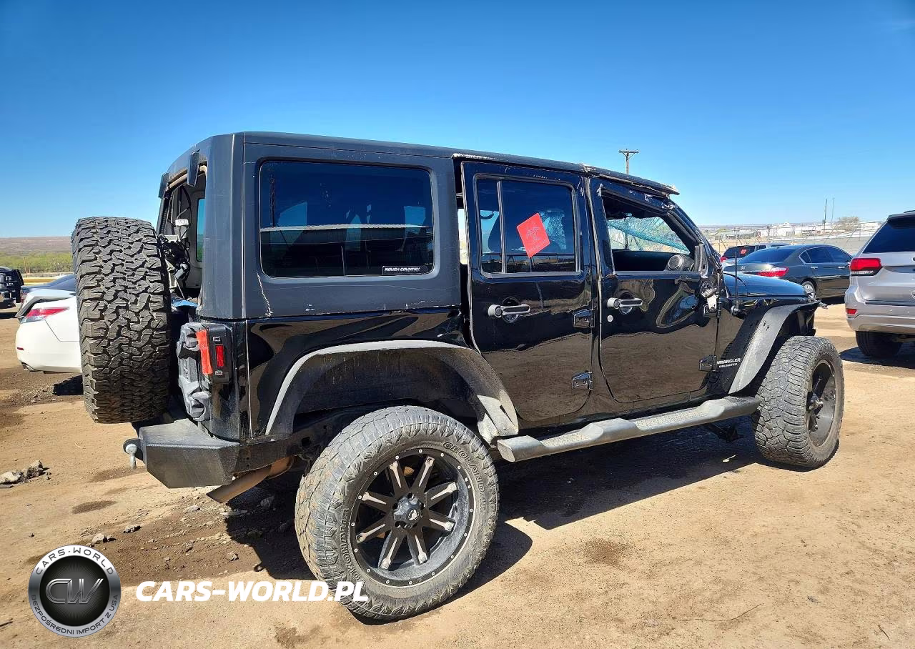 2013 Jeep Wrangler Unlimited Sport VIN:1C4BJWDG4DL564318 - 3