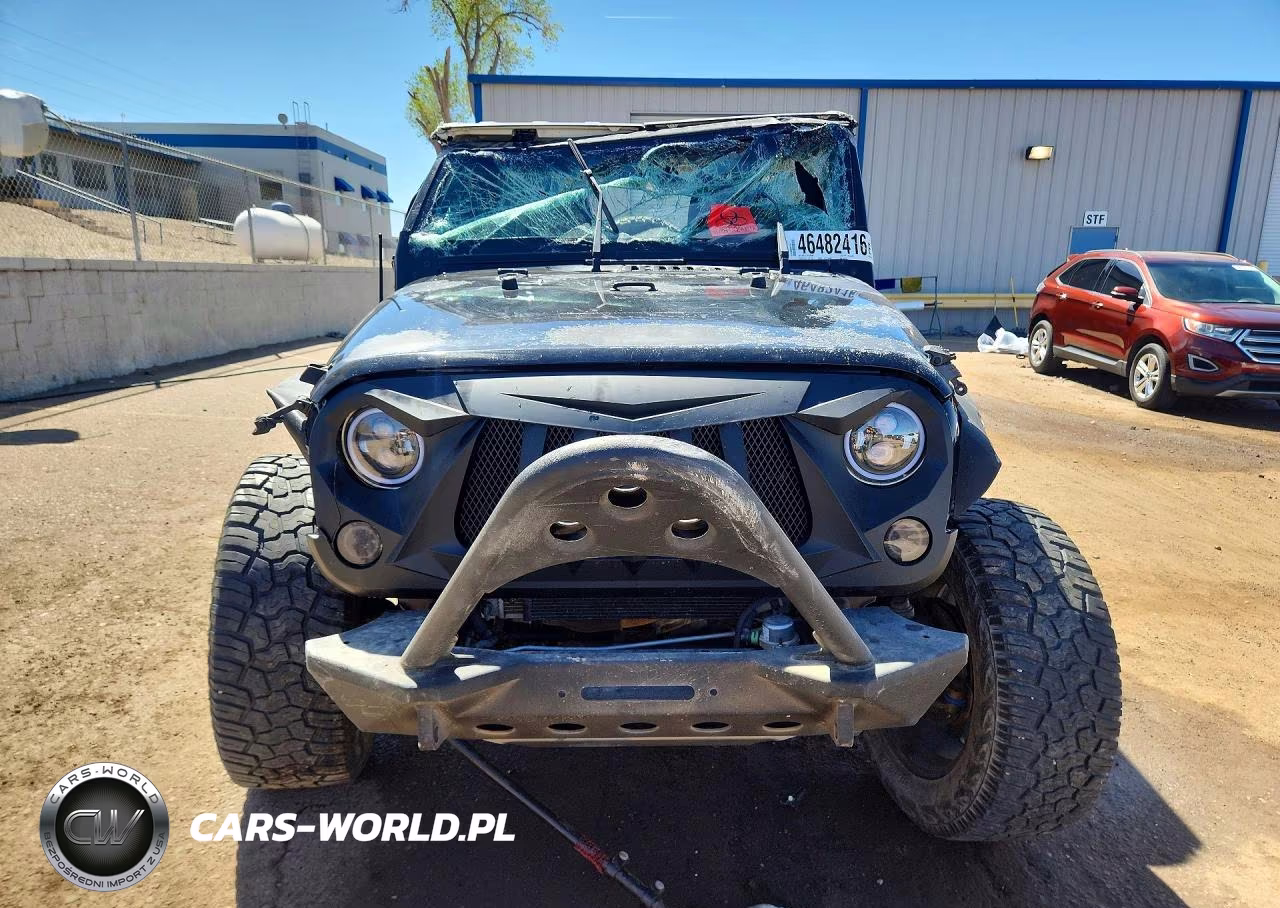 2013 Jeep Wrangler Unlimited Sport VIN:1C4BJWDG4DL564318 - 5