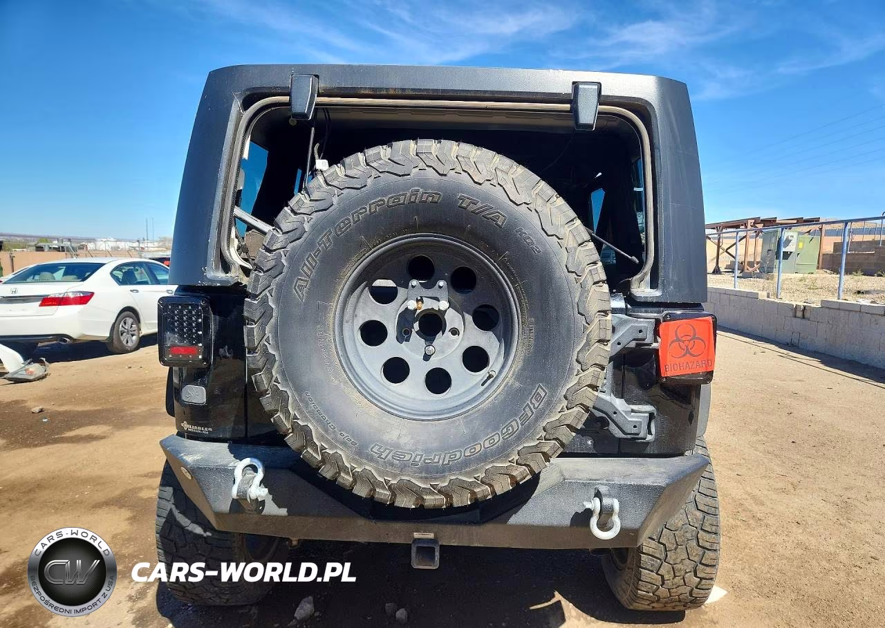 2013 Jeep Wrangler Unlimited Sport VIN:1C4BJWDG4DL564318 - 6