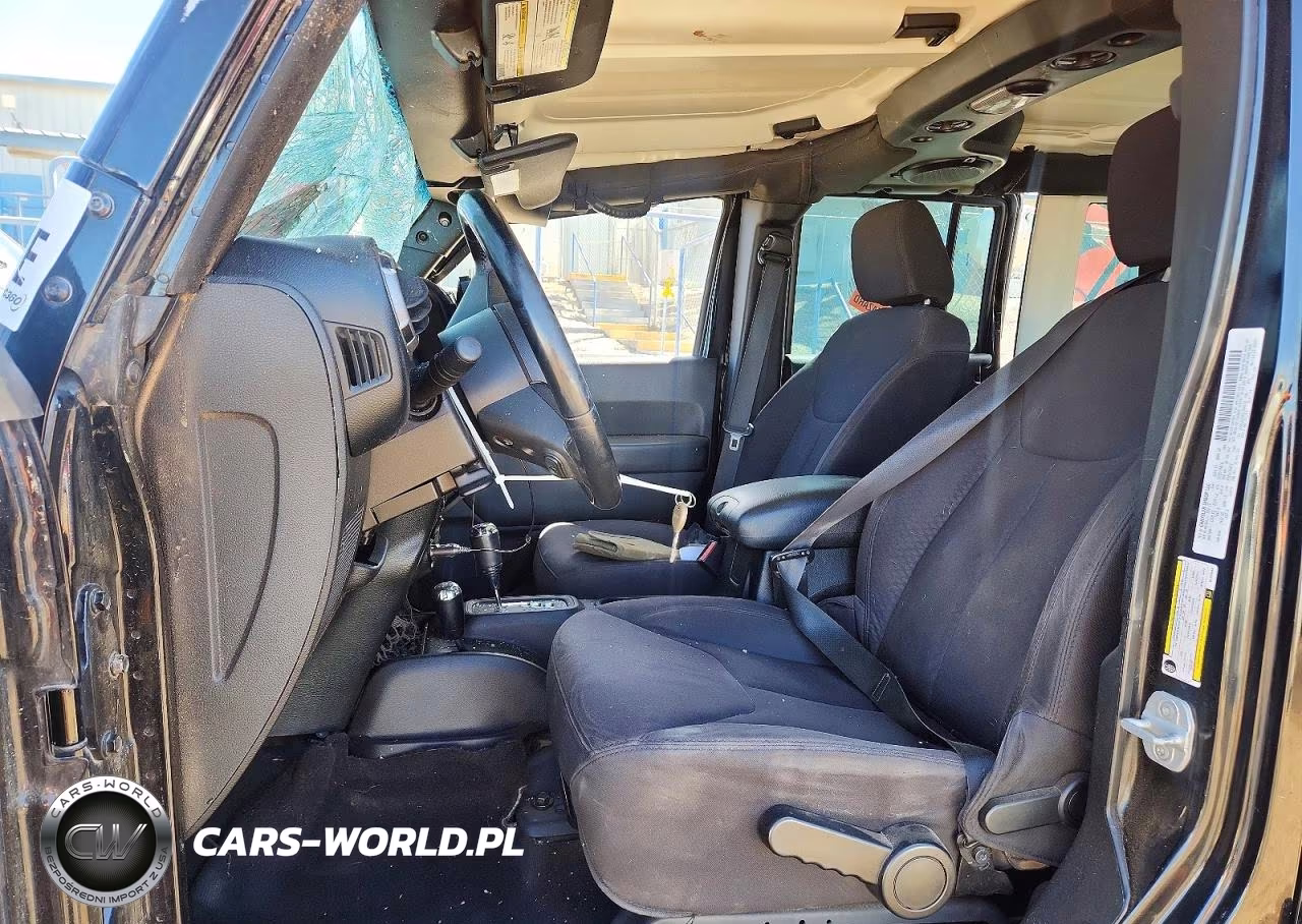 2013 Jeep Wrangler Unlimited Sport VIN:1C4BJWDG4DL564318 - 7