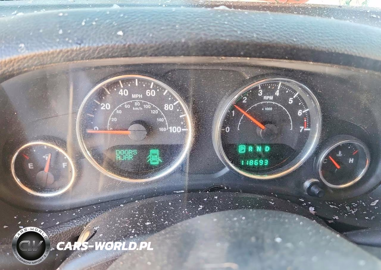 2013 Jeep Wrangler Unlimited Sport VIN:1C4BJWDG4DL564318 - 9