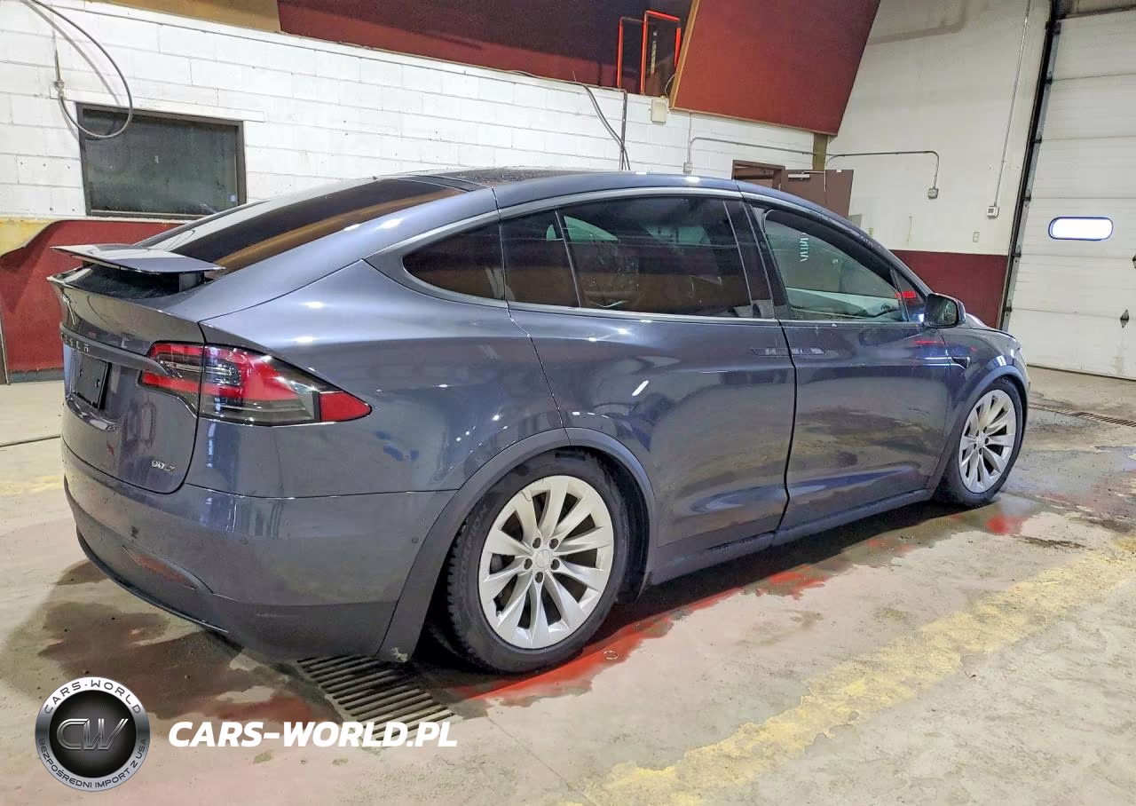 2017 Tesla Model X VIN:5YJXCBE25HF043595 - 3
