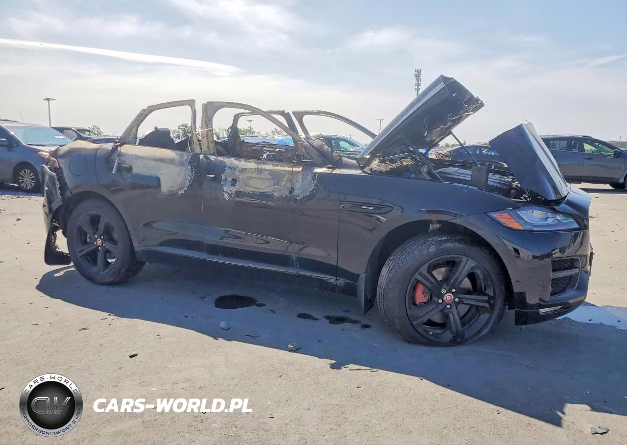 2018 Jaguar F-Pace R - Sport VIN:SADCL2GX0JA291490 - 4