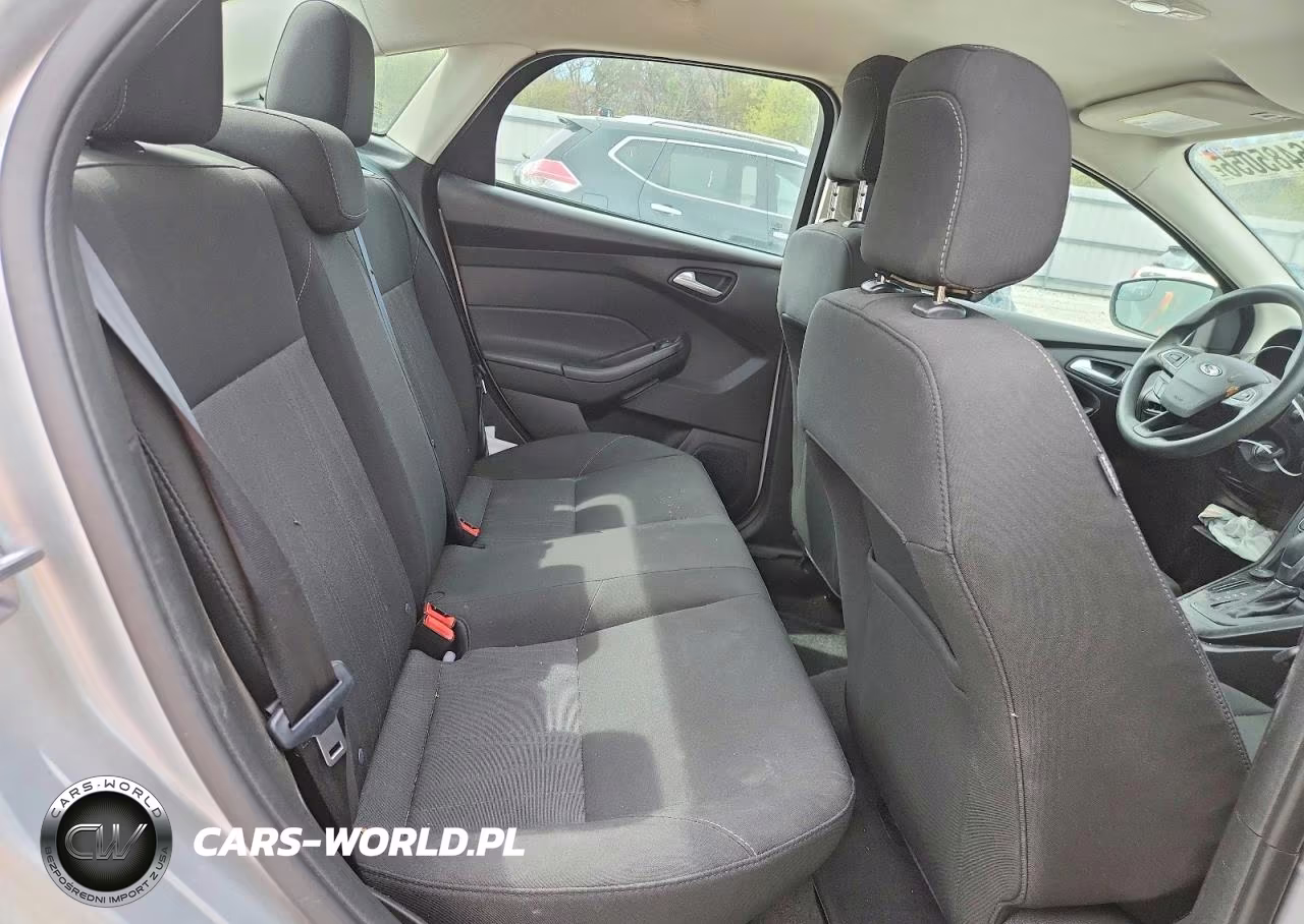 2018 Ford Focus Se VIN:1FADP3F26JL327290 - 10