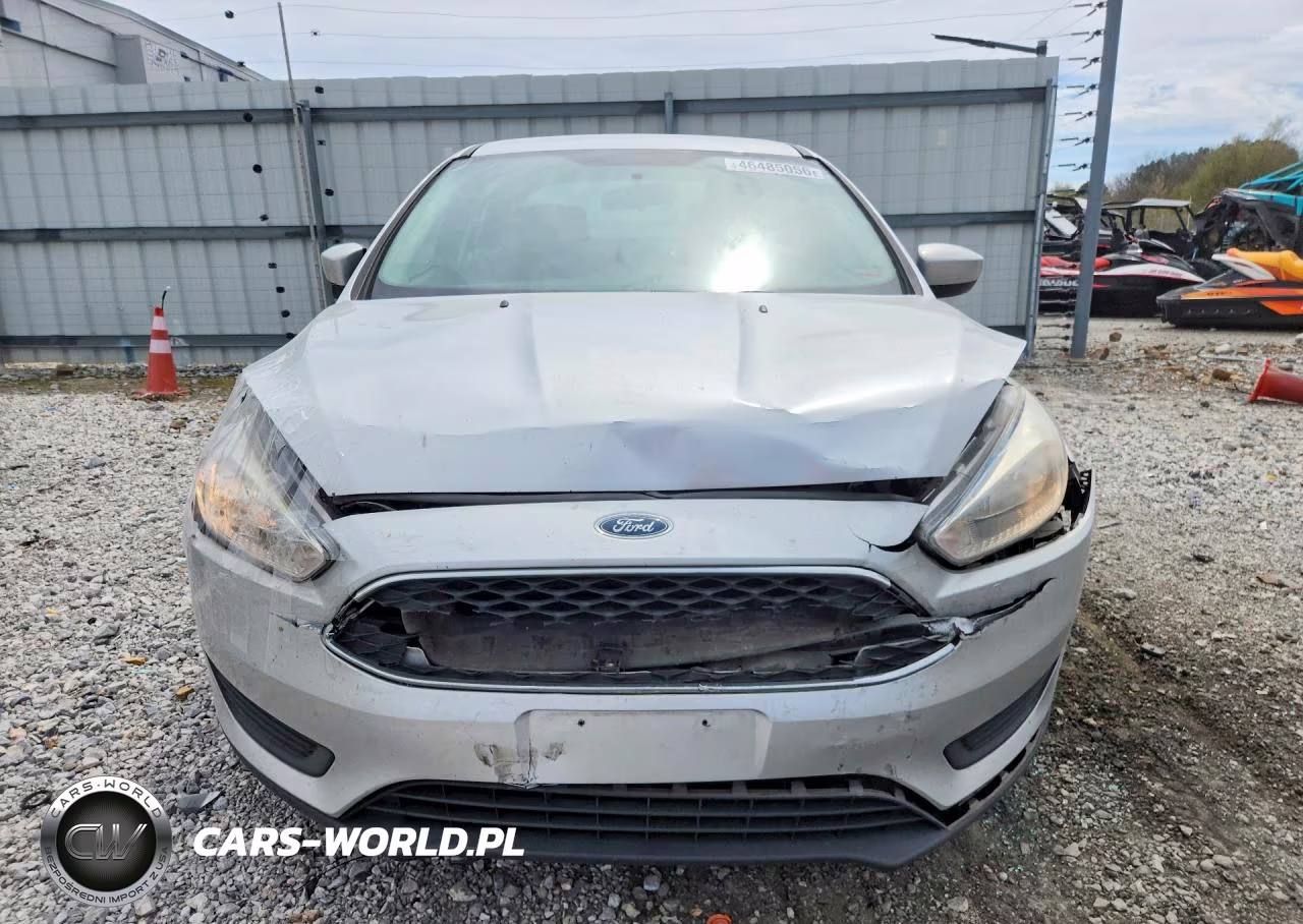 2018 Ford Focus Se VIN:1FADP3F26JL327290 - 5