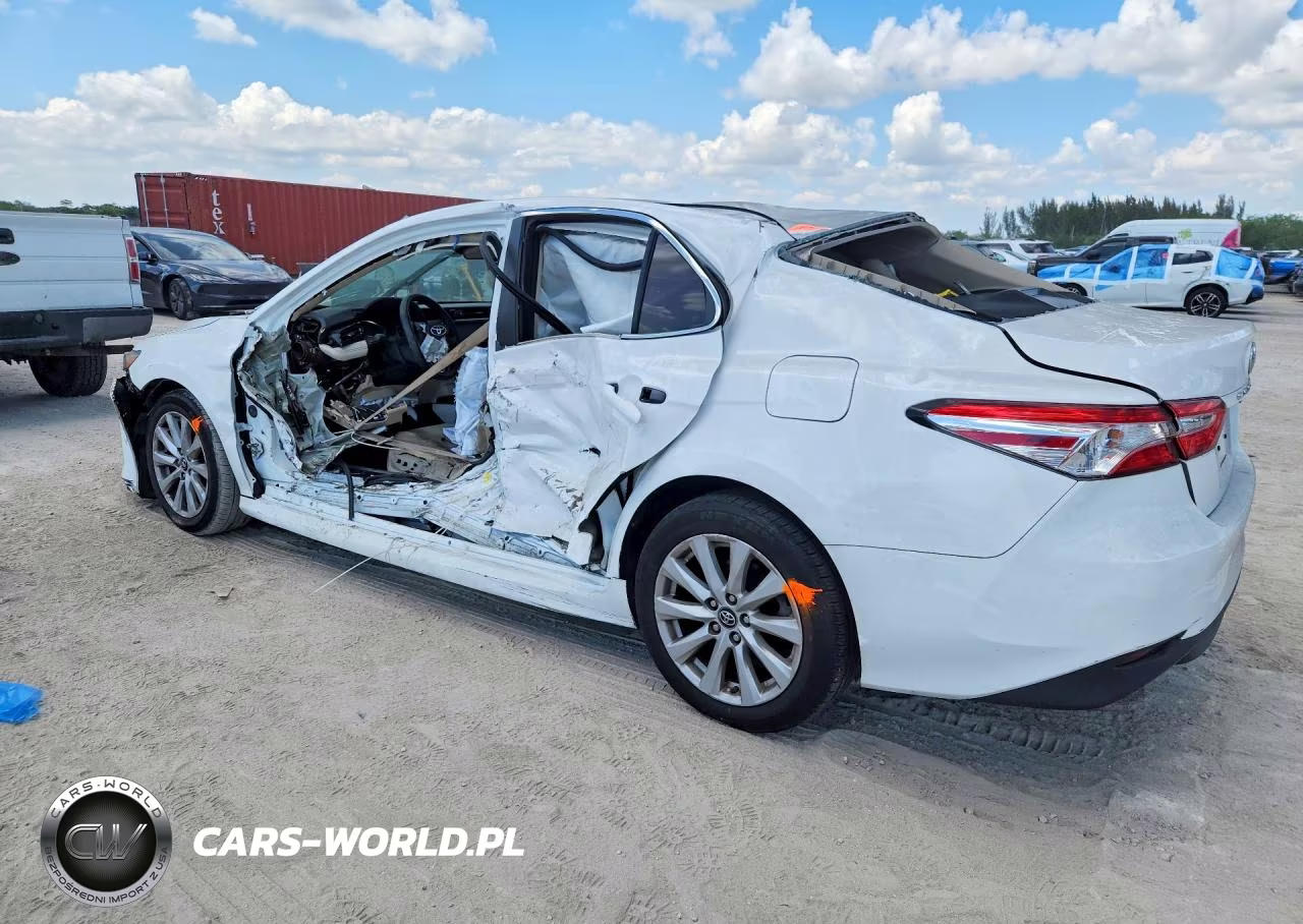 2018 Toyota Camry Le VIN:4T1B11HK9JU092409 - 2