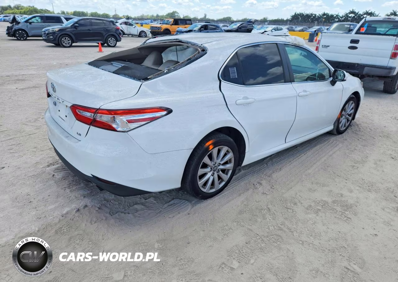 2018 Toyota Camry Le VIN:4T1B11HK9JU092409 - 3