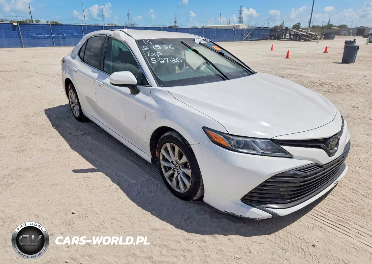 2018 Toyota Camry Le VIN:4T1B11HK9JU092409 - 4