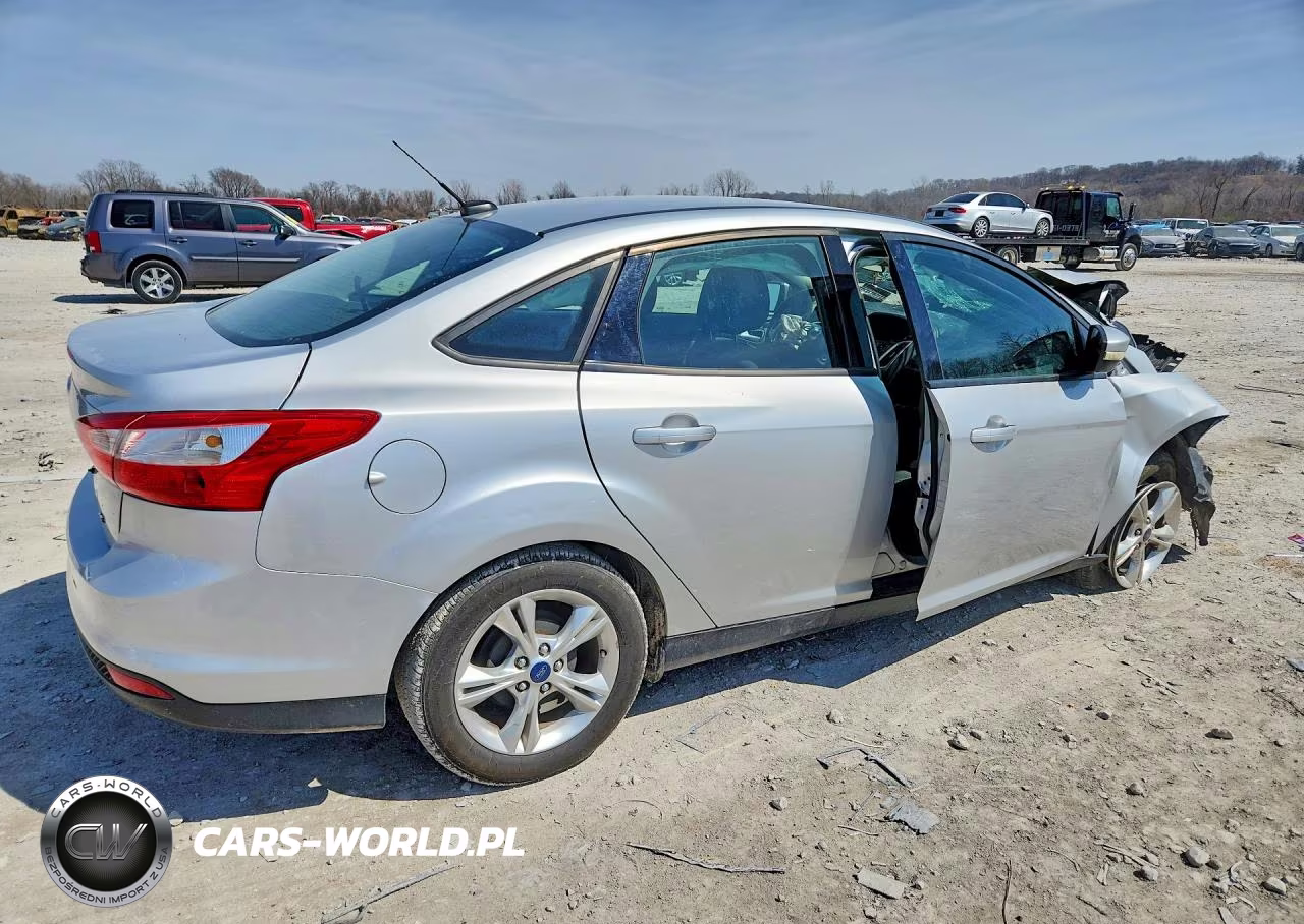 2014 Ford Focus Se VIN:1FADP3F28EL329449 - 3