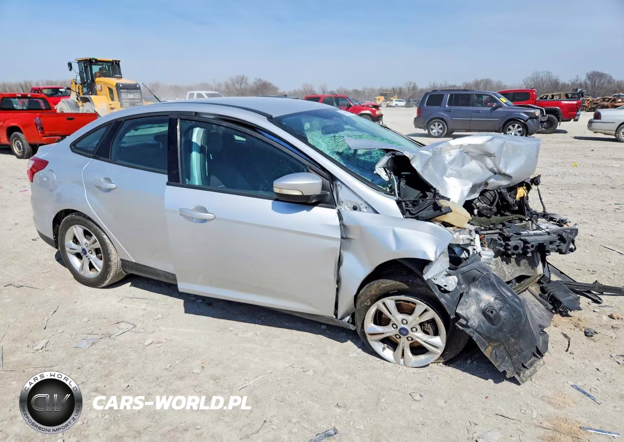 2014 Ford Focus Se VIN:1FADP3F28EL329449 - 4