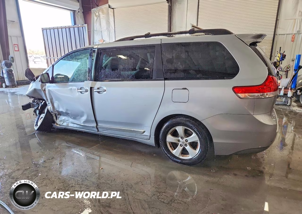2014 Toyota Sienna Le 8-Passenger VIN:5TDKK3DC8ES411823 - 2