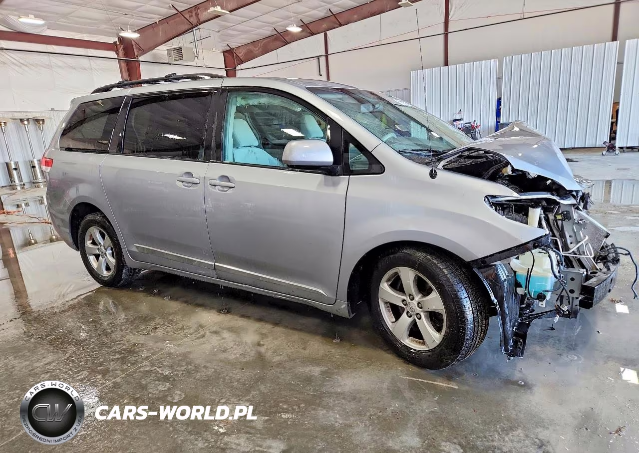 2014 Toyota Sienna Le 8-Passenger VIN:5TDKK3DC8ES411823 - 4