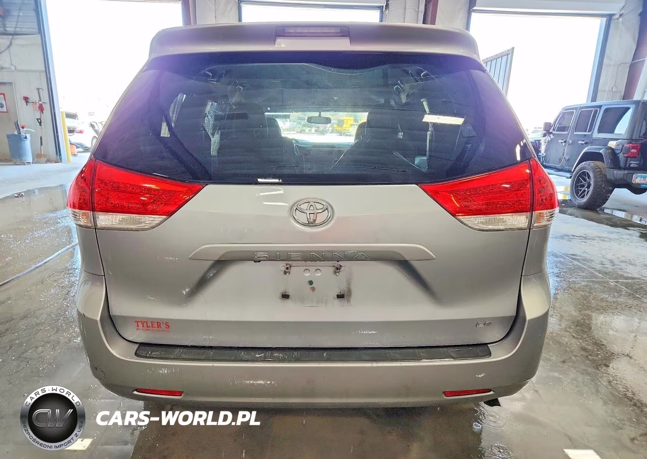 2014 Toyota Sienna Le 8-Passenger VIN:5TDKK3DC8ES411823 - 6