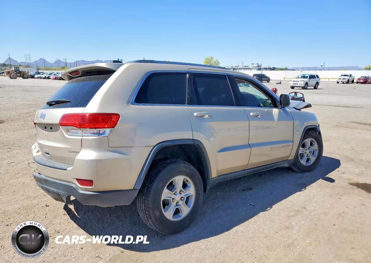 2015 Jeep Grand Cherokee Laredo VIN:1C4RJEAG4FC857121 - 3