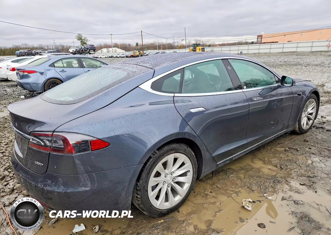2018 Tesla Model S VIN:5YJSA1E2XJF258115 - 3