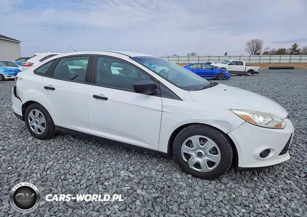 2013 Ford Focus S VIN:1FADP3E25DL348864 - 4