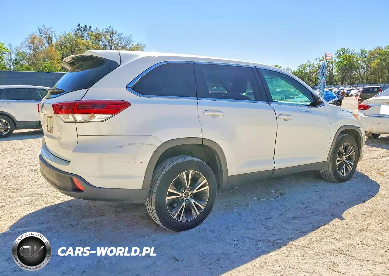 2019 Toyota Highlander Le VIN:5TDZARFH2KS044457 - 3
