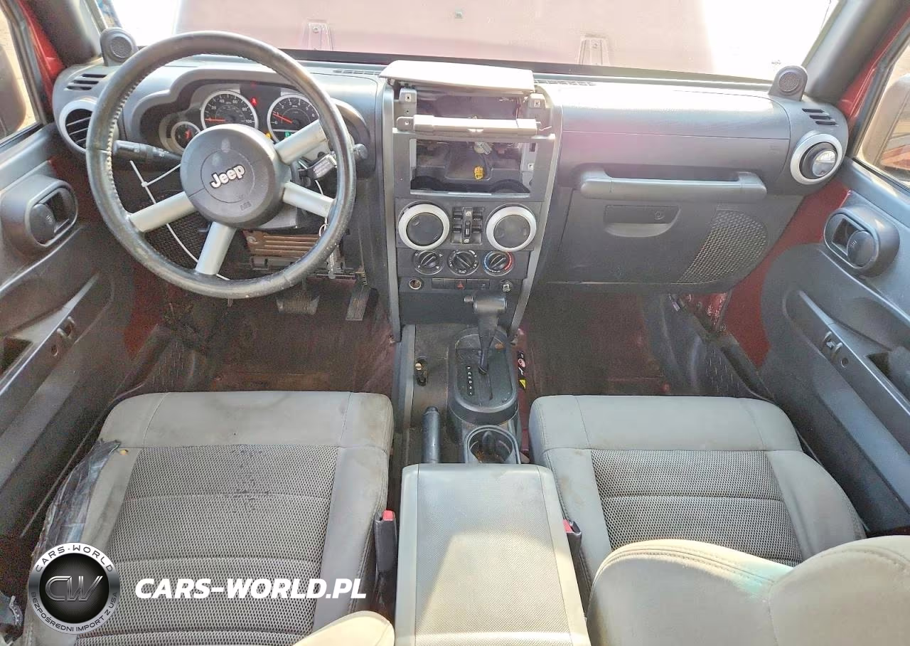 2008 Jeep Wrangler Unlimited Sahara VIN:1J4GA59148L611707 - 8